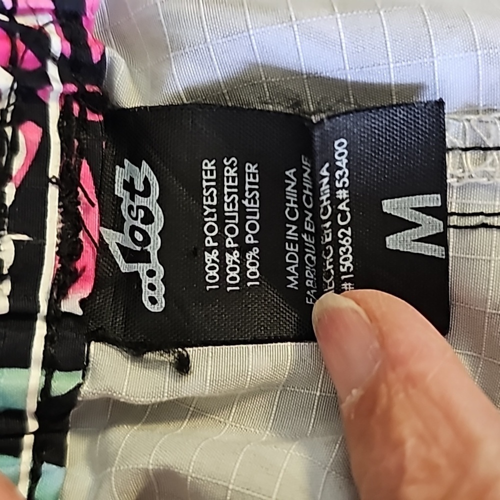 Shorts by Lost. Colorful size medium.  2 front‎ pockets, 1 button pocket … - Picture 4 of 8